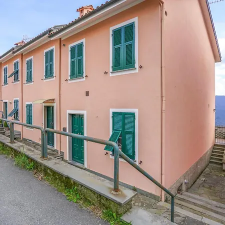 Vakantiehuis 3 Bedroom In Tavarone