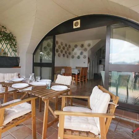 Vakantiehuis 3 Bedroom In Tavarone