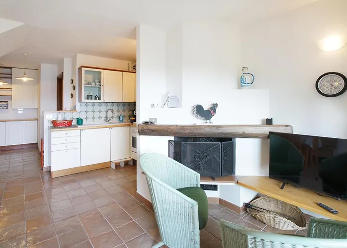 Feriehus 3 Bedroom In Tavarone